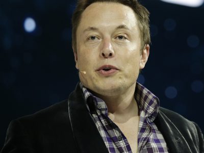 Akumulátorový biznis: Musk chce spojiť dve svoje firmy, akcionári krútia hlavou