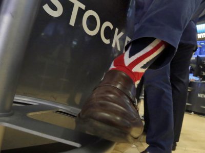 Po odhlasovaní Brexitu narástli zahraničné investície do britských firiem osemnásobne