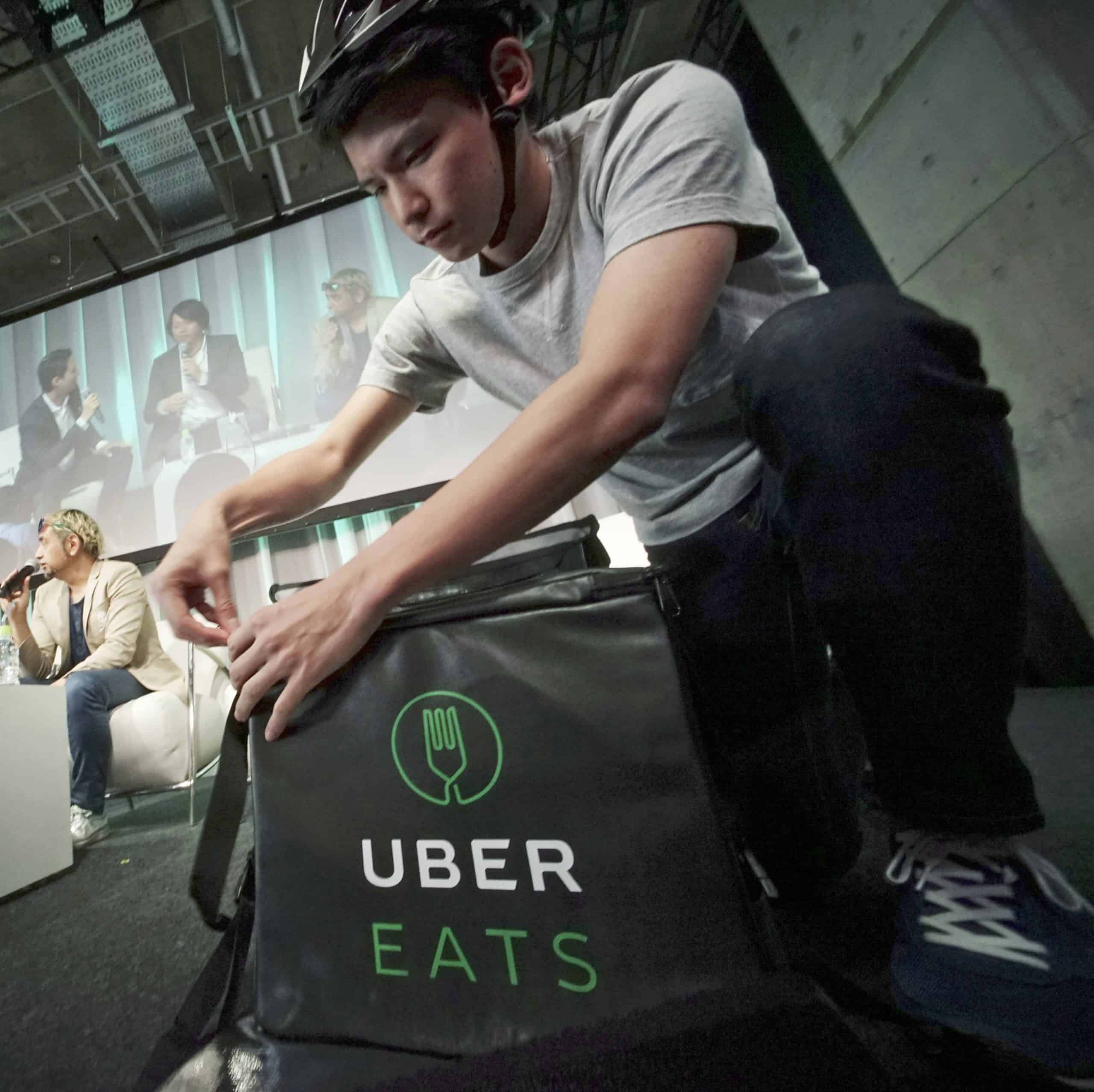 Uberu taxíky nestačia, v Európe začína s rozvozom jedla