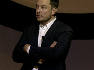 Nastal čas: Tesla už potrebuje vlastnú banku