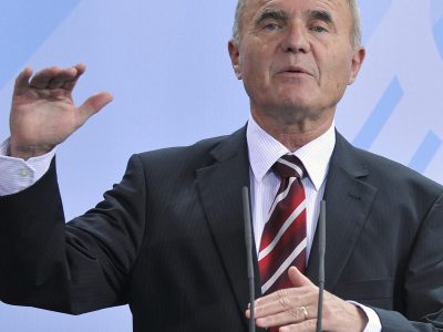 Zrúti sa ako domček z kariet, varuje pred kolapsom eura bývalý šéfekonóm ECB