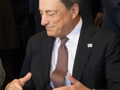 ECB v októbri ponechala úrokové sadzby bez zmeny, kvantitatívne uvoľňovanie neskončí skôr ako v marci 2017