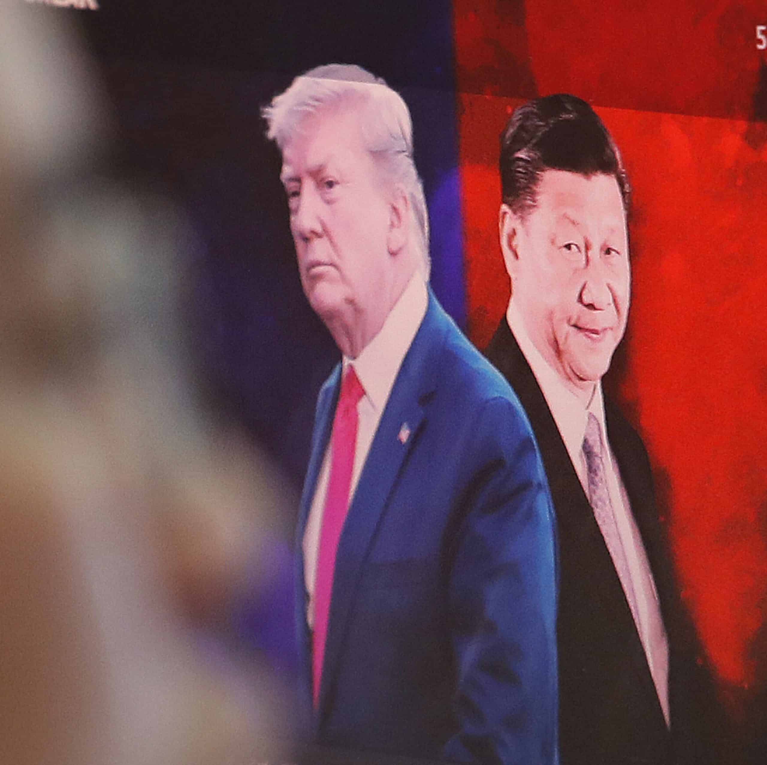 Napätie medzi USA a Čínou rastie, európske akcie klesajú