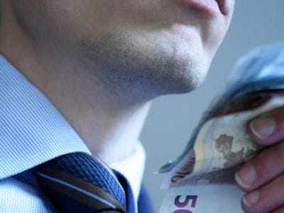 Odmena za výnosy? Prečo zarábajú odborníci vo finančnom sektore tak veľa