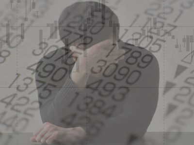 Test investovania do fondov: Nižšie poplatky alebo väčšia výkonnosť v minulosti?