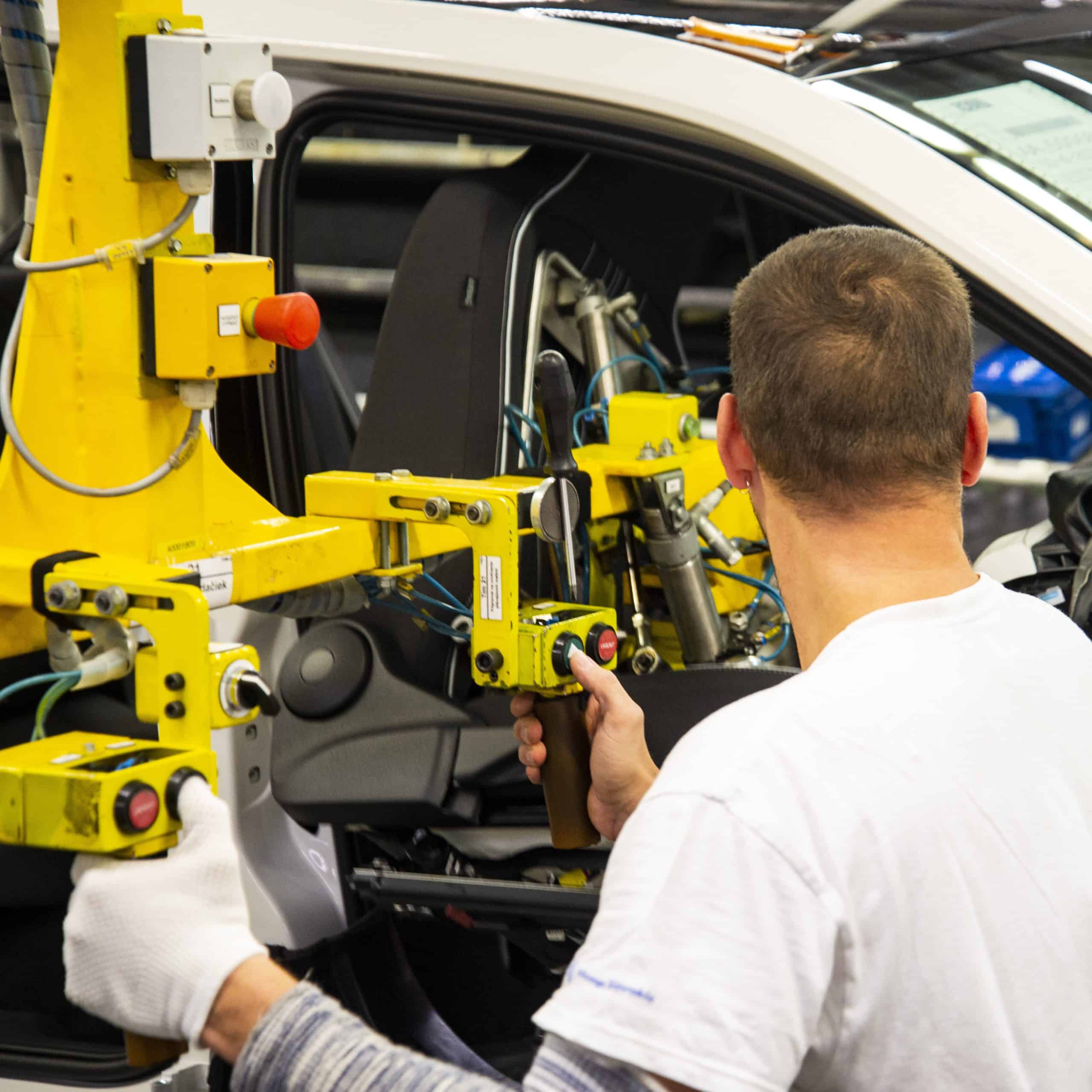 Koronakíza likviduje automobilový trh, montážne dielne sa musia preorientovať