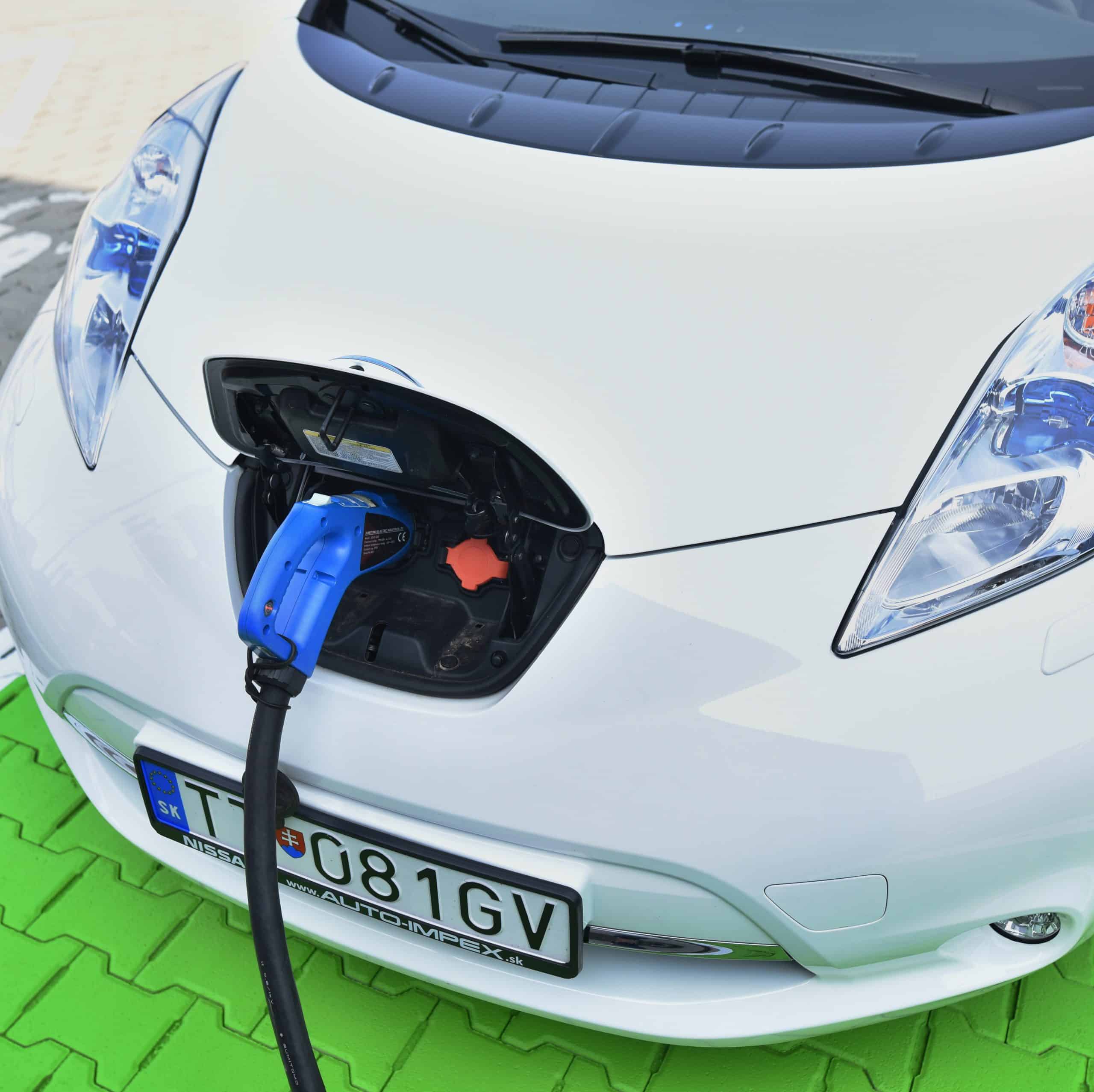 JPMorgan: Revolúcia elektrických vozidiel prinesie viacerých porazených