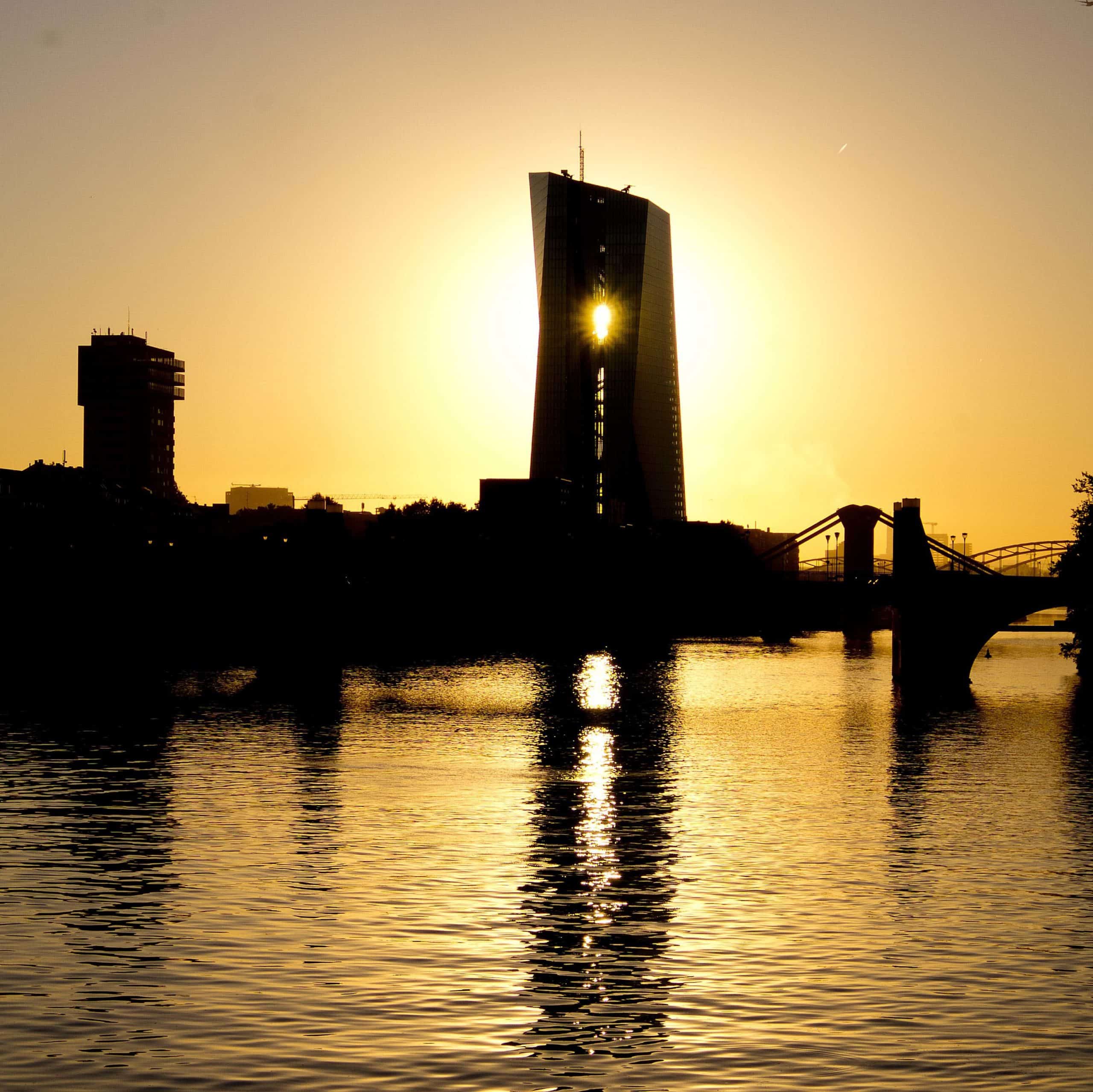 ECB vyzvala banky, aby do konca roka nevyplácali dividendy a nekupovali akcie