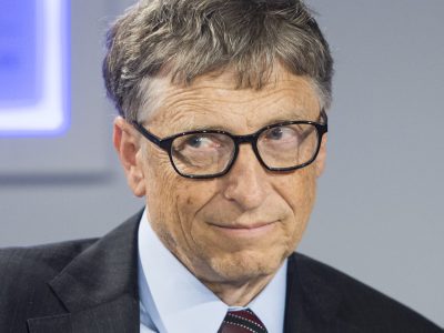 Bill Gates: Do konca roku 2020 by mohlo dôjsť k výraznému zníženiu úmrtnosti na koronavírus
