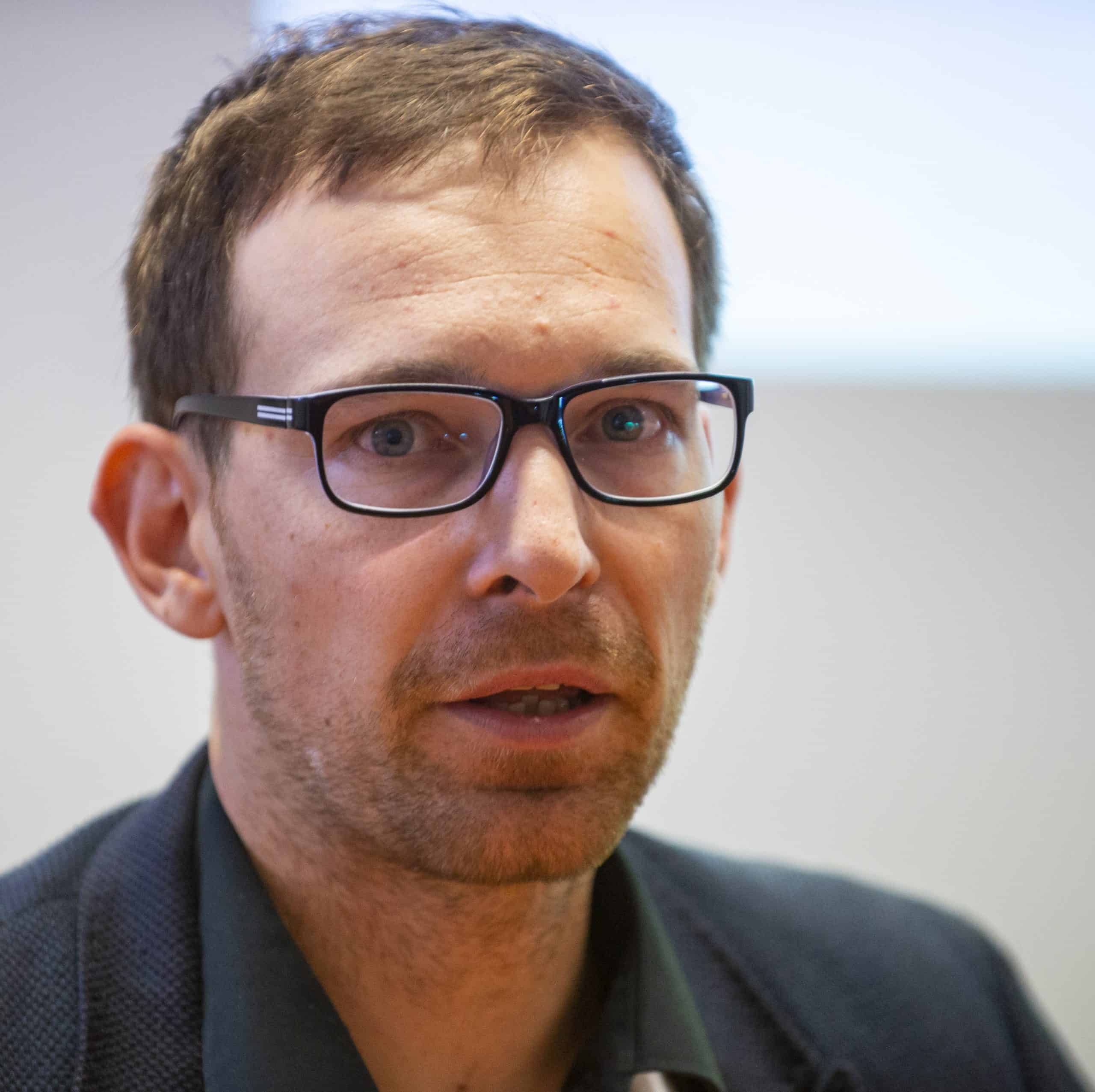 Analytik: Nie živnostníci sú zdanení málo, ale zamestnanci príliš vysoko