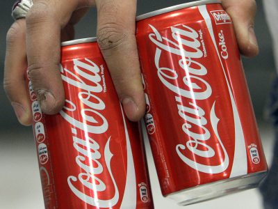 Coca-Cola oznámila zdraženie svojho nápoja v dôsledku cla na hliník