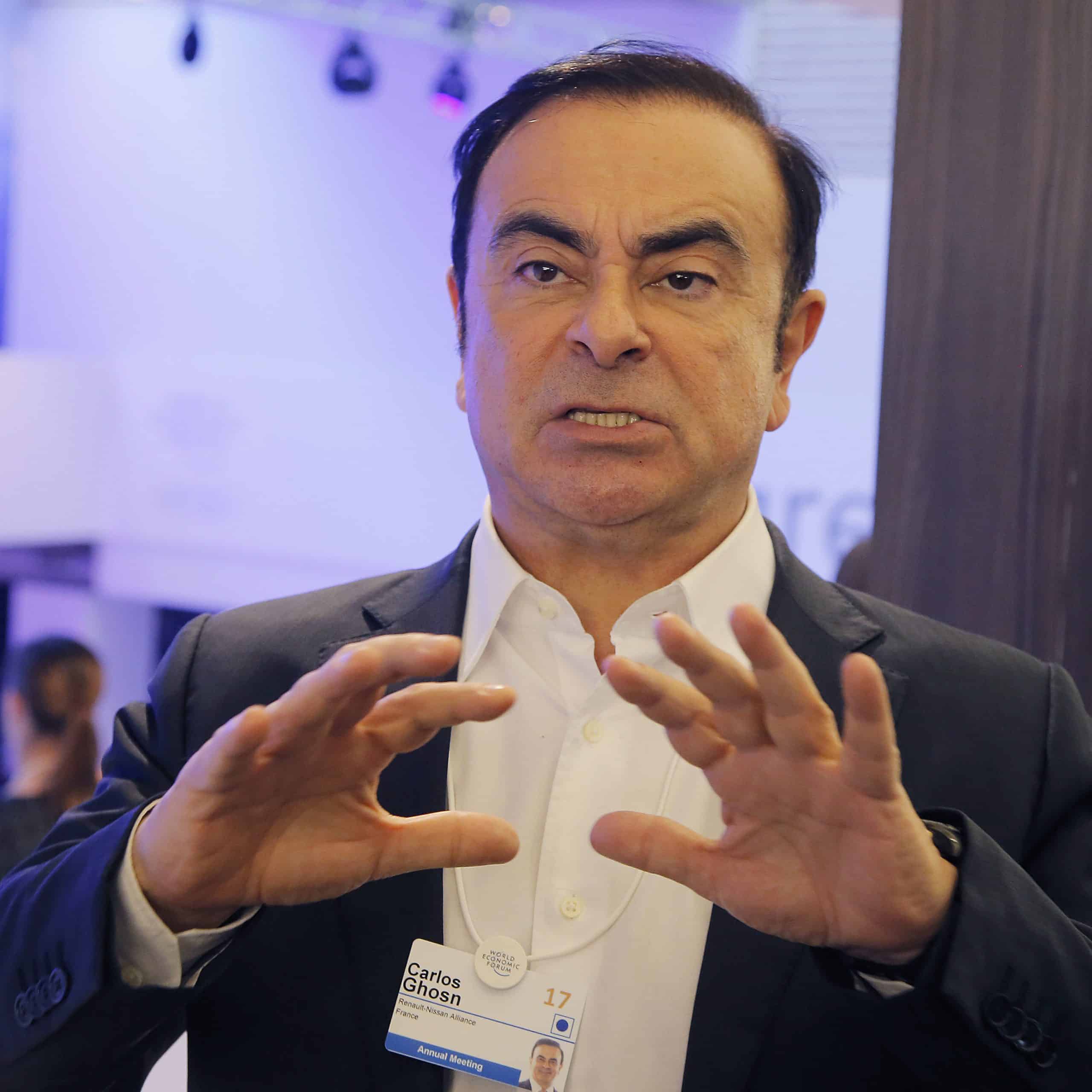 Akcie Renaultu padajú, generálny riaditeľ má ísť za finančné podvody za mreže