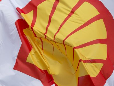 Shell chce prepojiť plat manažmentu s produkciou emisií
