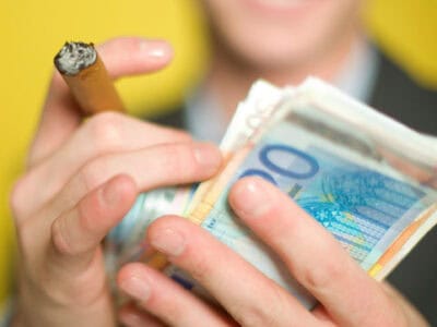Španielsko zvýši daň pre milionárov na financovanie pomoci ostatným