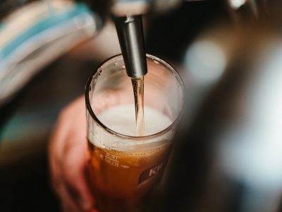 Na hlavnej vlakovej stanici v Plzni sa po 10 rokoch opäť čapuje plzenské pivo