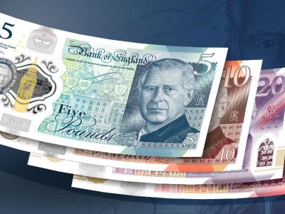 Po dekádach prichádza zmena: Bank of England predstavila bankovky s podobizňou kráľa Karola III.