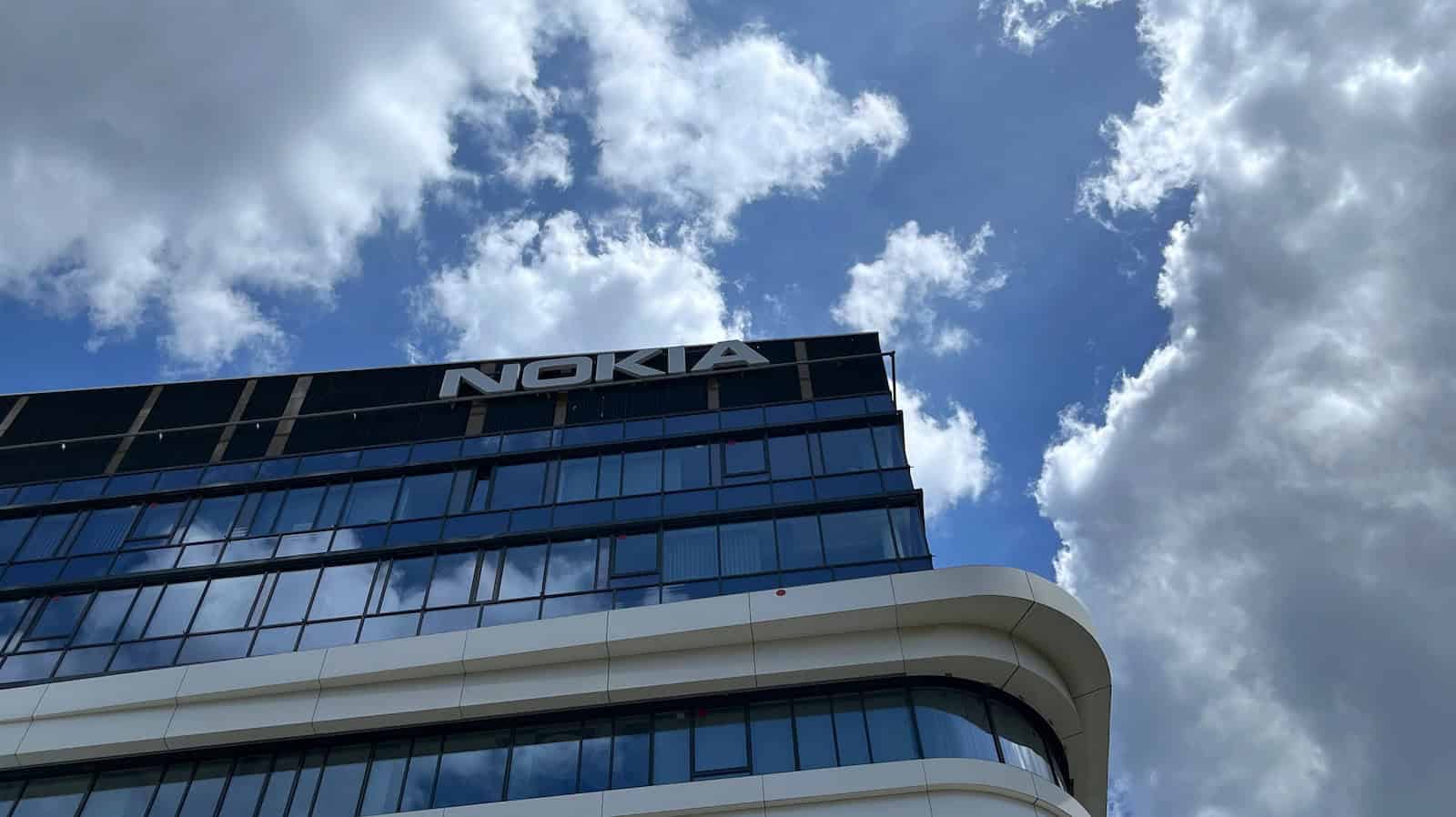 Obrovské prepúšťanie! Známy výrobca telefónov znižuje náklady, plánuje pokračovať