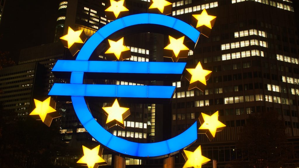 ropa, akcie, euro, Silicon Valley Bank, banky, Credit Suisse