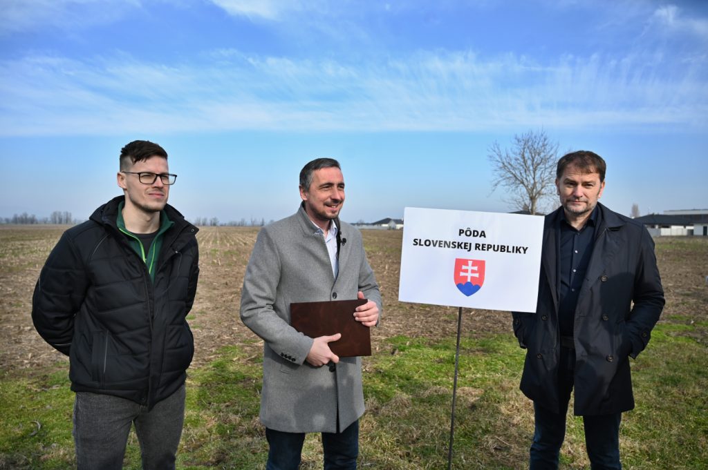 Odovzdanie pôdy po¾nohospodárovi Bohuovi Beránkovi