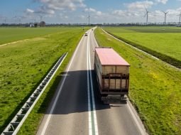 Objem nákladnej prepravy v máji 2023 medziročne poklesol o 13,2 percenta