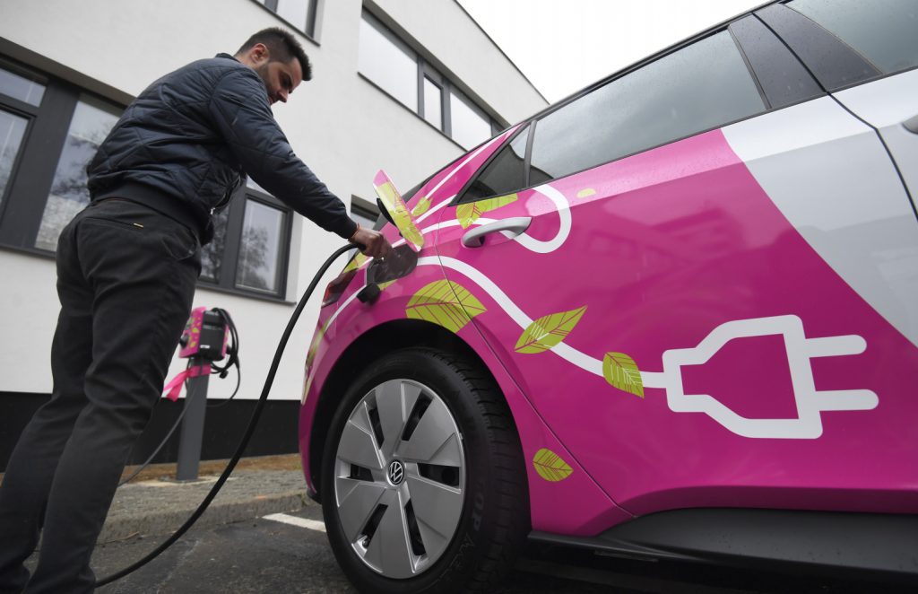 Spustenie prvých 10 nabíjacích staníc pre elektromobily v Koiciach
