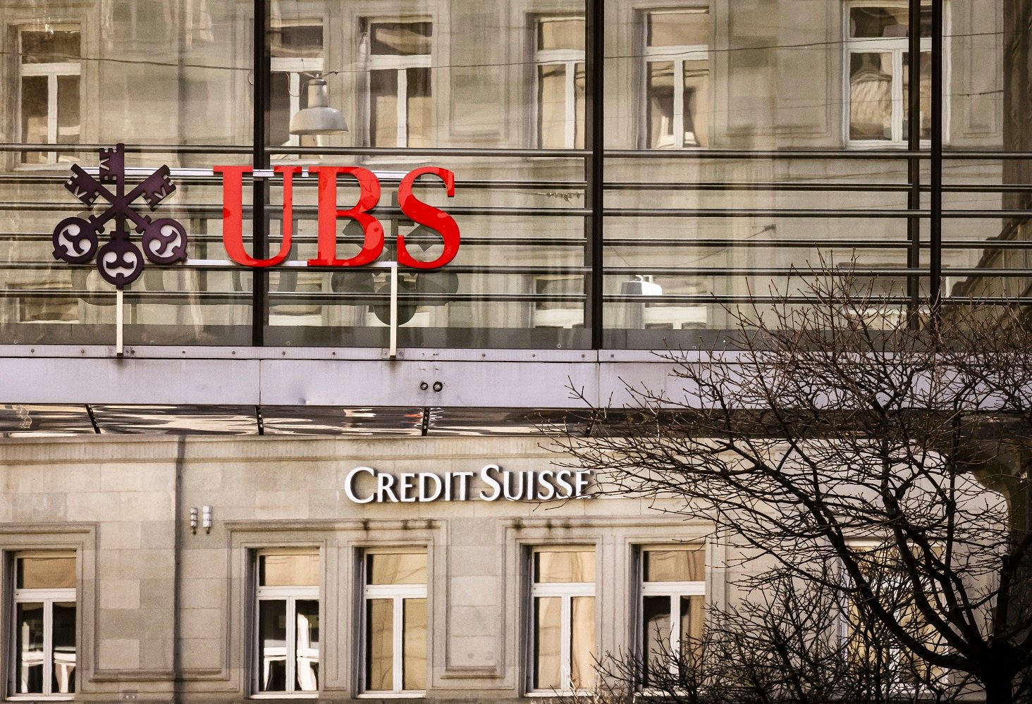 Credit Suisse, Švajčiarsko, UBS, krach, odmeny