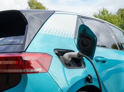 Švajčiarsko plánuje zaviesť daň z dovozu elektrických áut