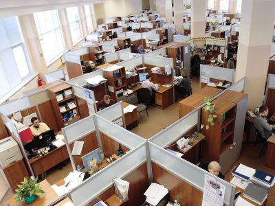 Nezvládnutý nástup zamestnanca môže firme zhltnúť až dva ročné platy