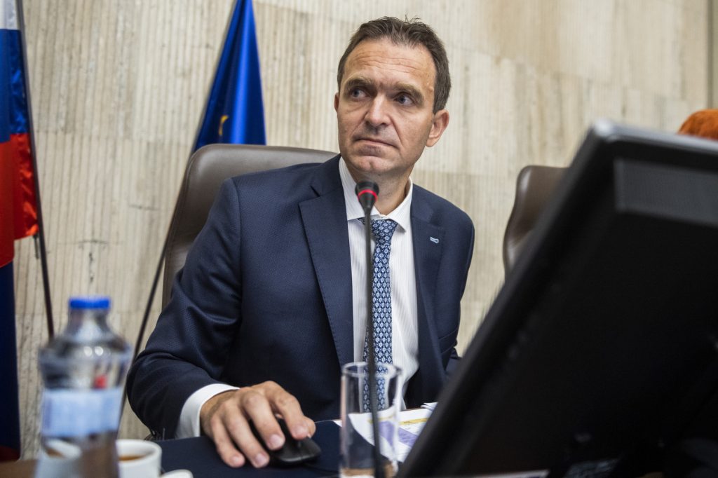 vláda, Hlas-SD, Peter Pellegrini, Ľudovít Ódor, štátne podniky, zlaté padáky