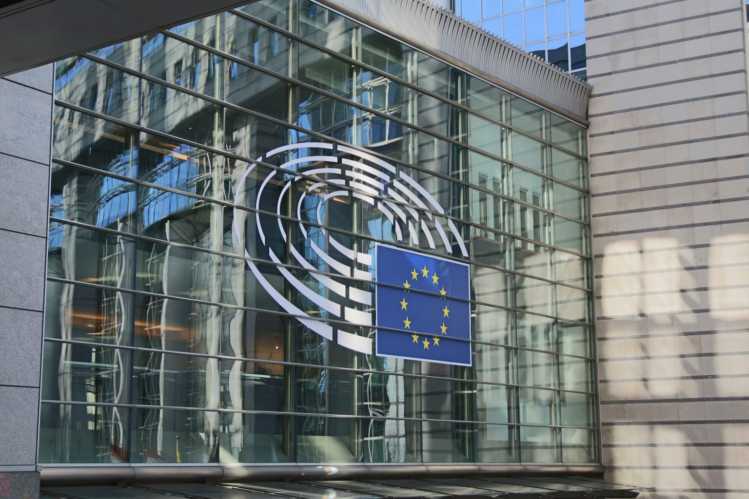 Európsky parlament prijal zákon o kritických surovinách: Chce ním zvýšiť  konkurencieschopnosť EÚ | oPeniazoch.sk