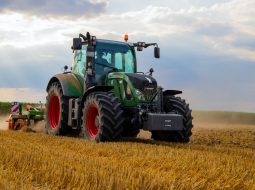 Sucho ničí farmárov: Takáč chystá odškodnenie, Štefunko kritizuje pripravenosť štátu