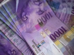 Švajčiarsky obchodný prebytok v apríli výrazne stúpol: Export rastie, dovoz klesá