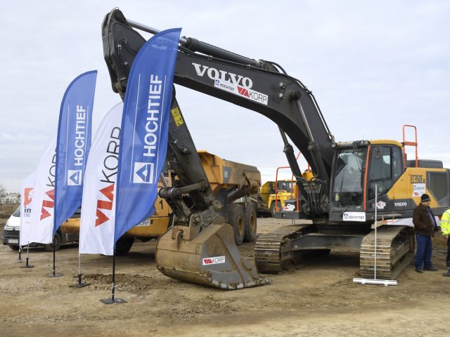 Nová automobilka Volvo pri Košiciach rastie: Už má 600 ľudí a platy nad priemerom