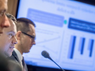 RRZ varuje pred rozpočtovými cieľmi vlády: Dlh porastie, konsolidácia sa odkladá