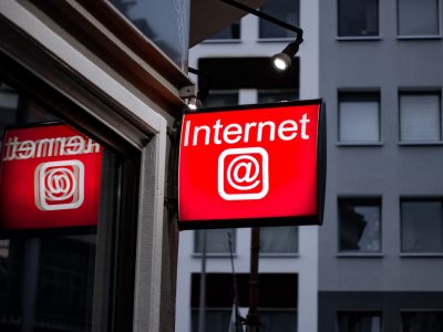 Čaká nás ďalšia dot-com bublina? Akcie technologických spoločností prudko rastú v eufórii okolo umelej inteligencie