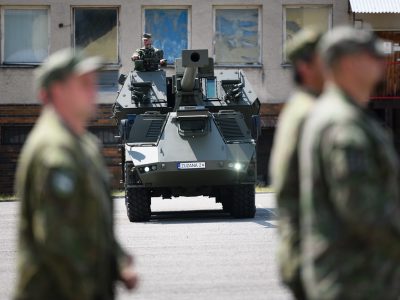 Vojna na Ukrajine prebudila slovenskú zbrojovku: Výrobca húfnic Zuzana 2 vykázal vlani rekordné tržby aj zisk (video)
