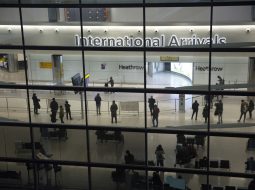 Imigrácia by mohla prispieť k zníženiu vysokej inflácie v Británii