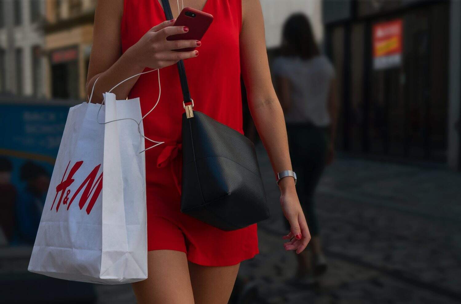 Švédskemu odevnému reťazcu H&M v prvom kvartáli vzrástli tržby len mierne