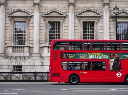 Vodiči autobusov Arriva v Británii budú tento mesiac štyri dni štrajkovať: Dôvodom majú byť mzdy