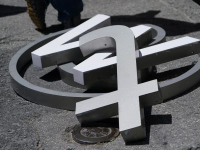 Sabotuje Musk vlastnú firmu? Náhlym rebrandingom ju mal obrať o miliardy dolárov, skončiť to môže aj na súde
