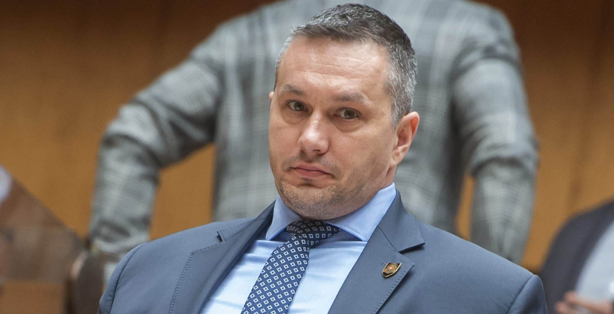Vláda má riešiť odvolanie šéfa SIS aj viaceré legislatívne návrhy