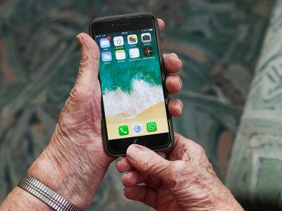 V digitálnych zručnostiach plánujú vyškoliť vyše 100-tisíc seniorov