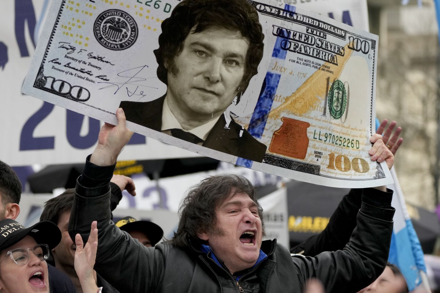 Ekonóm Javier Milei chce Argentínu dolarizovať. Foto: SITA/AP
