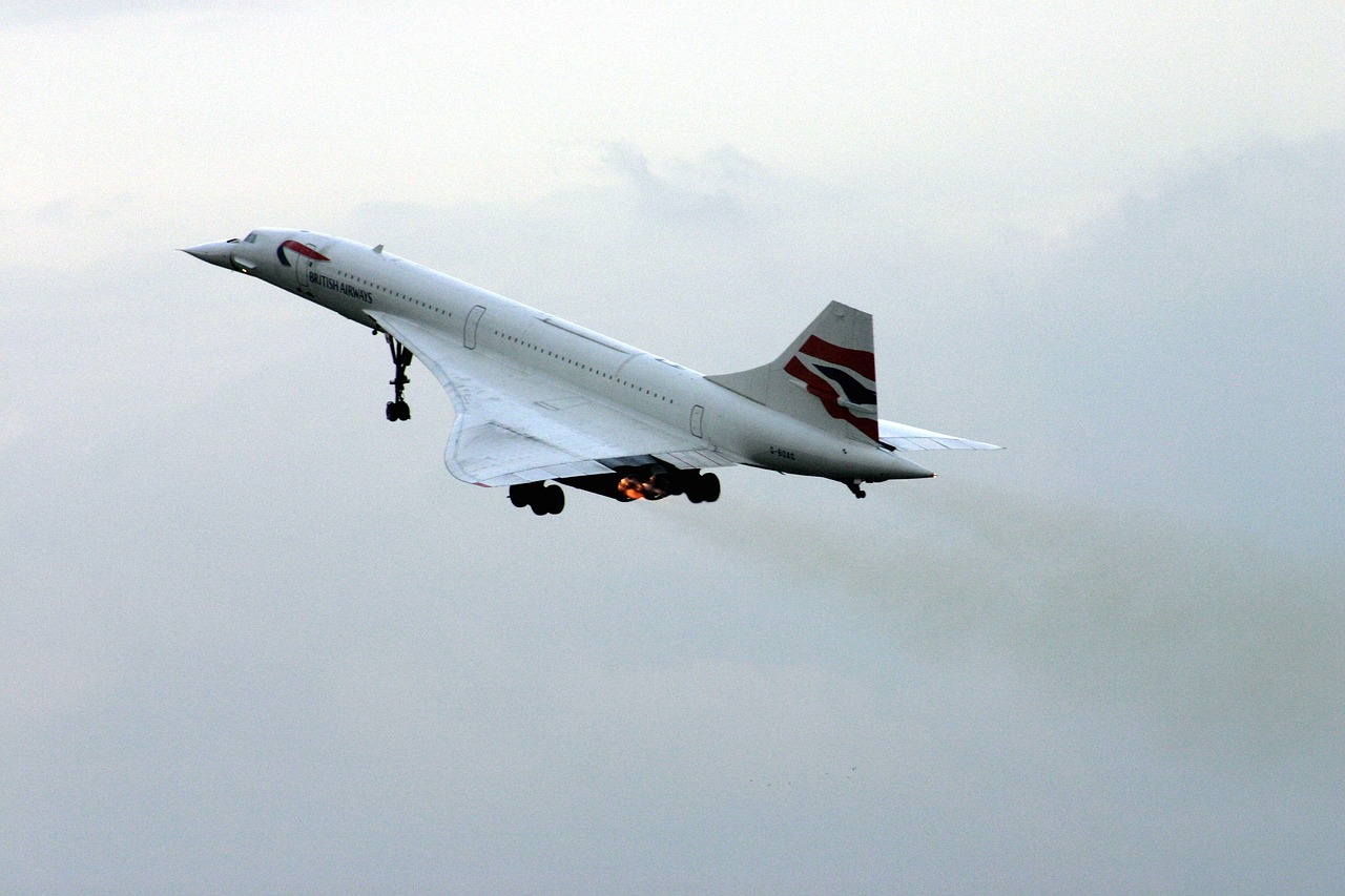 Concorde vo farbách British Airways počas štartu. Foto: pixabay.com/Chris Jones 