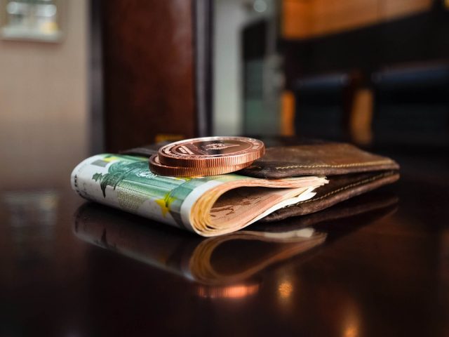 Slováci a pôžičky: Štyria z desiatich nikdy neúverovali, jedenásť percent vlani