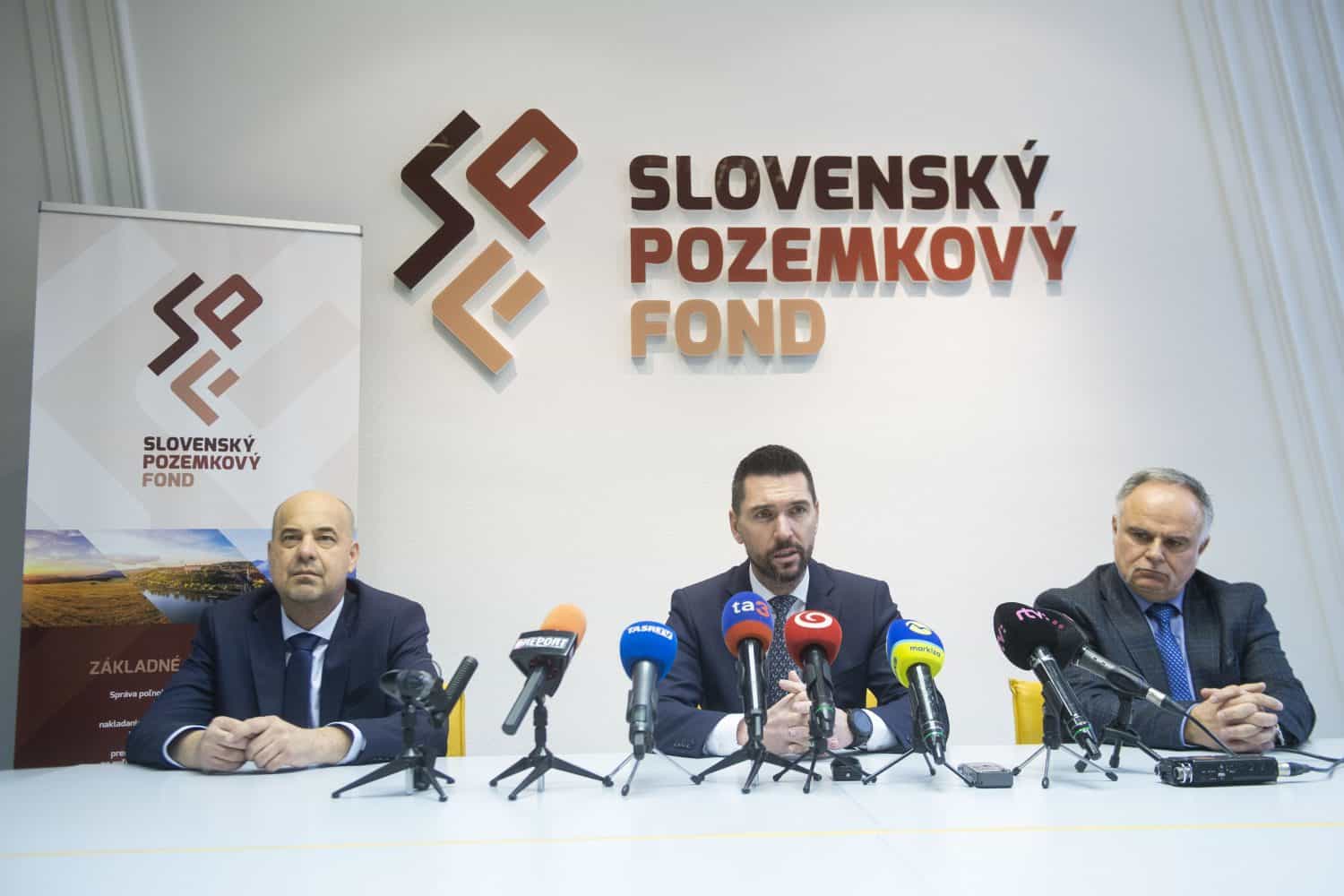 V Slovenskom pozemkovom fonde je nevybavených približne 20-tisíc spisov, hovorí Takáč
