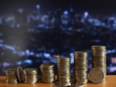 Rast ekonomiky by mal podľa analytikov tento rok zrýchliť na 2,1 percenta