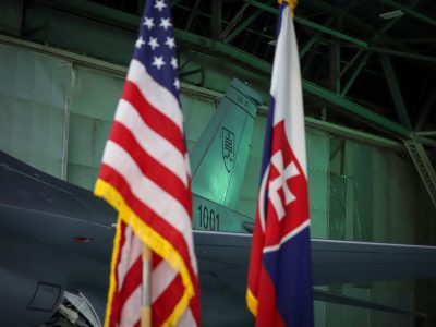 Miliardový obchod sa začína plniť: Američania dodali Slovensku prvé stíhačky F-16! (foto)