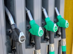 Ceny benzínu a nafty prudko vyskočili: Motoristi si priplatia, plyn zlacnel