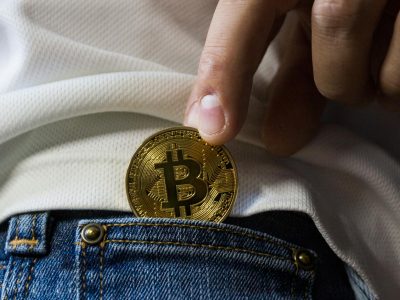 Bitcoin prudko oslabuje: Ocitol sa na dvojmesačnom minime